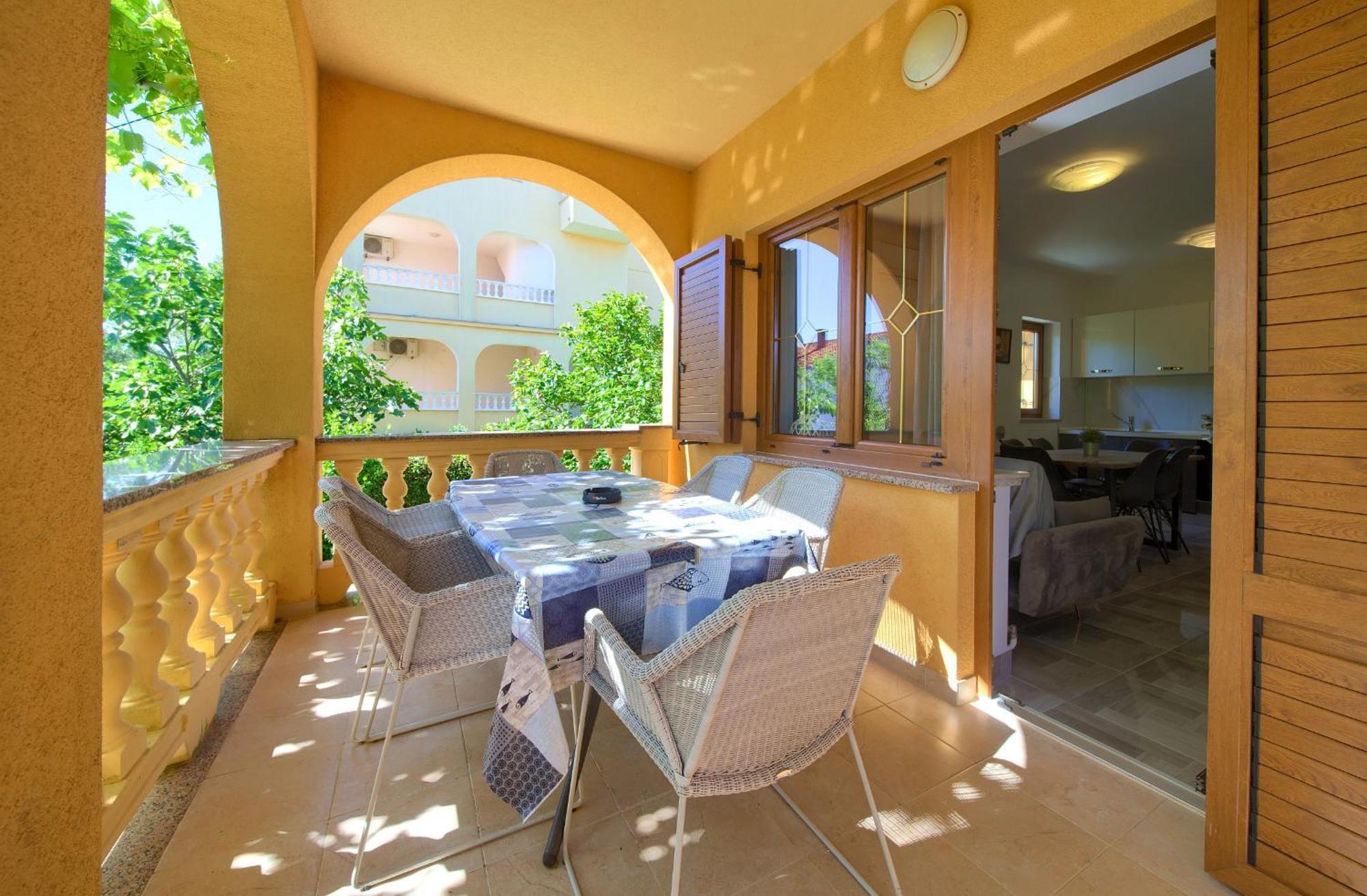 Apartment Bazina - Airconditioning, Parking, 500M From The Beach Крк Экстерьер фото