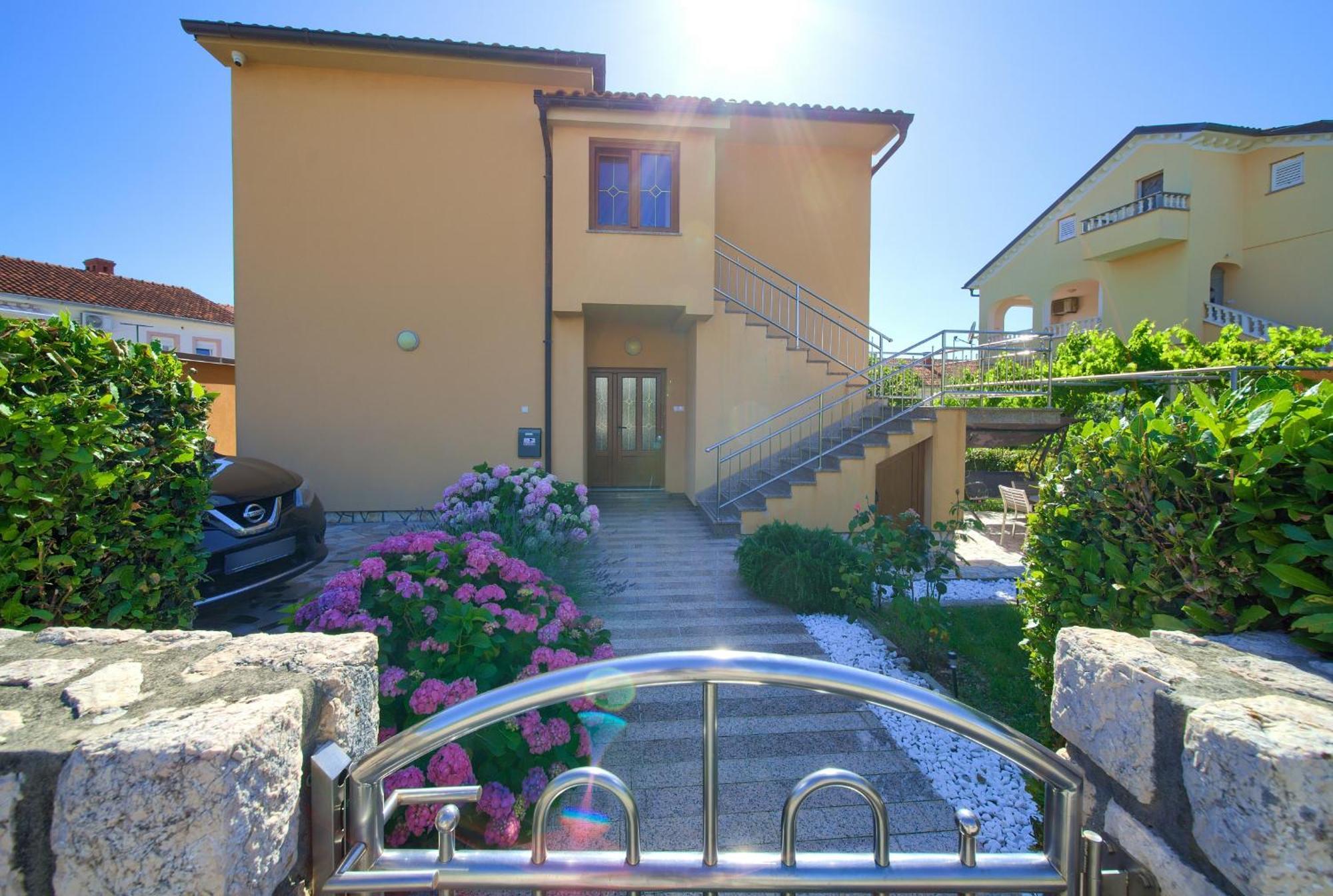 Apartment Bazina - Airconditioning, Parking, 500M From The Beach Крк Экстерьер фото